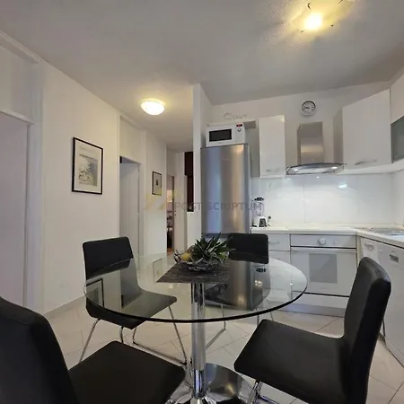 Апартаменти Luxury Near And Old Town Спліт
