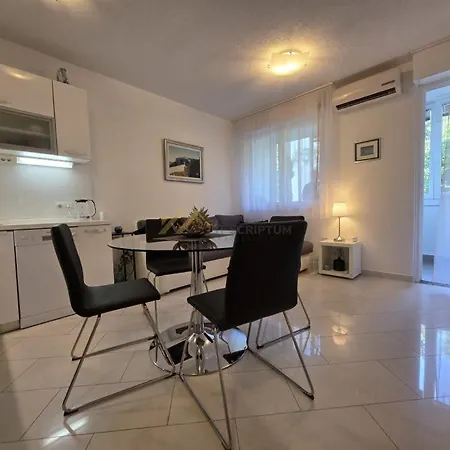 Luxury Near And Old Town