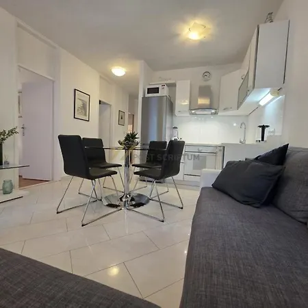 Luxury Near And Old Town Апартаменти Спліт