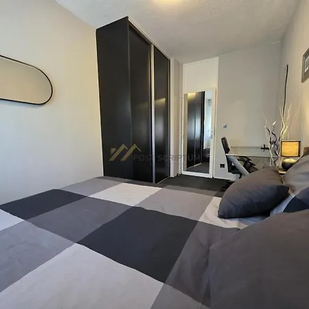 Luxury Near And Old Town Апартаменти