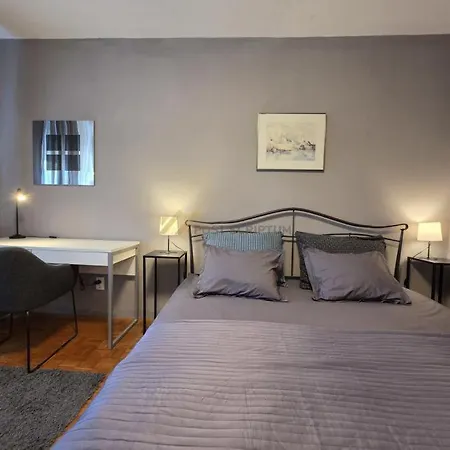 Апартаменти Luxury Near And Old Town *