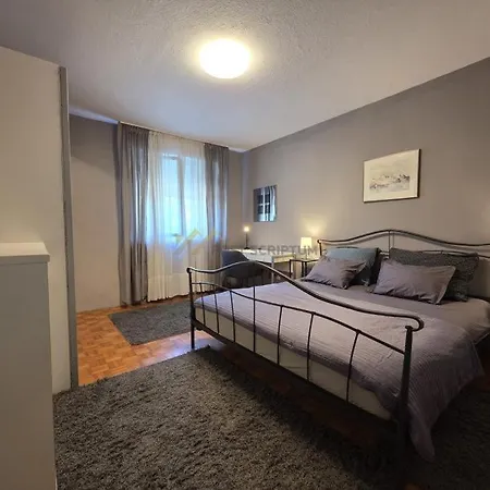 Апартаменти Luxury Near And Old Town